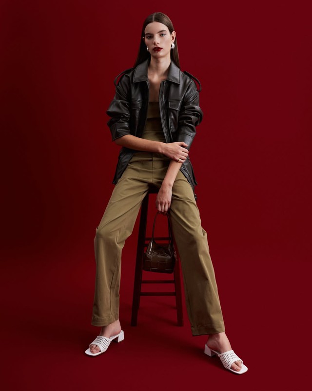 Những đôi giày tối giản, hợp với mọi kiểu trang phục hè 12k - Ảnh 4.