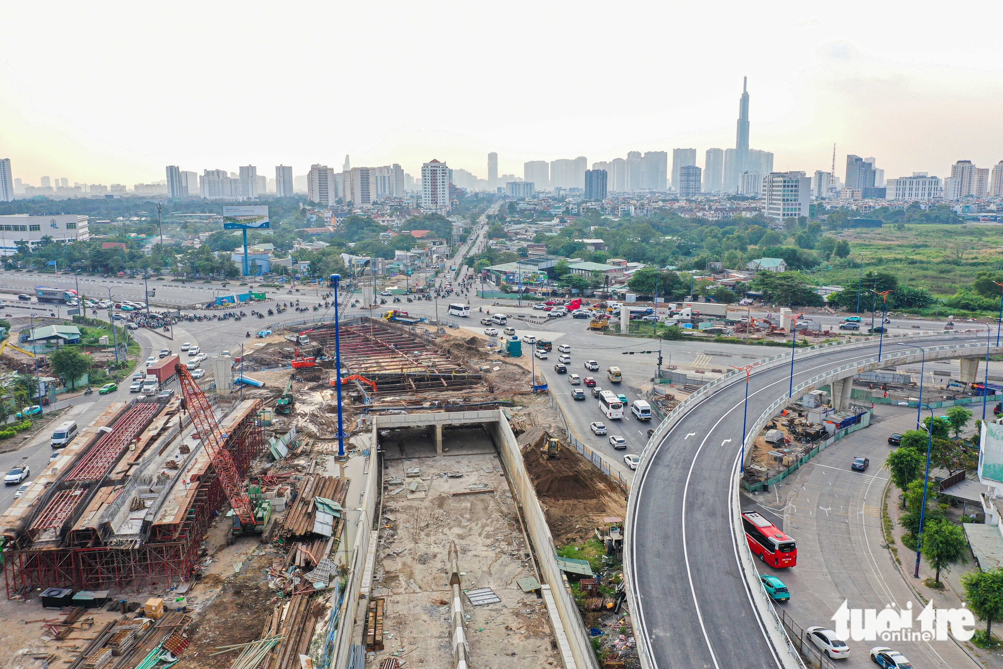 Diện mạo cầu vượt đầu tiên ở nút giao An Phú vừa thông xe - Ảnh 10.