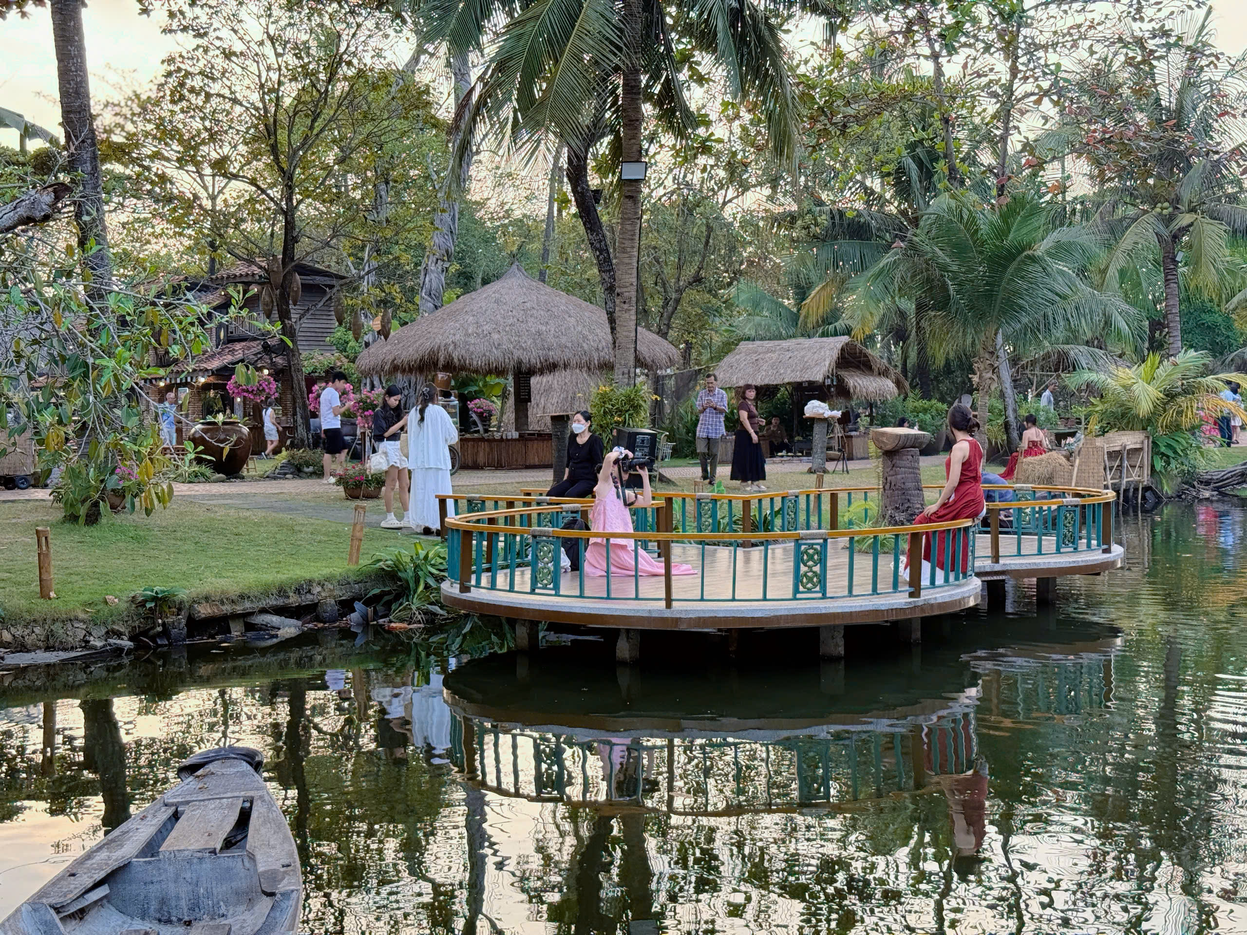 Tết dương lịch: Khách vui chơi, mua sắm tưng bừng, đơn vị bán lẻ tung ưu đãi lớn - Ảnh 2.