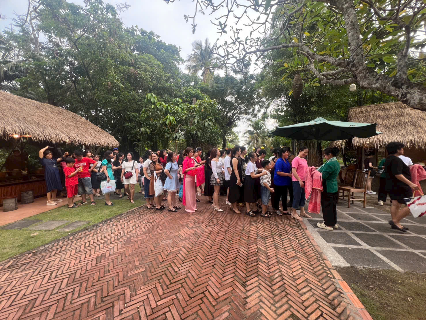 Tết dương lịch: Khách vui chơi, mua sắm tưng bừng, đơn vị bán lẻ tung ưu đãi lớn - Ảnh 4.