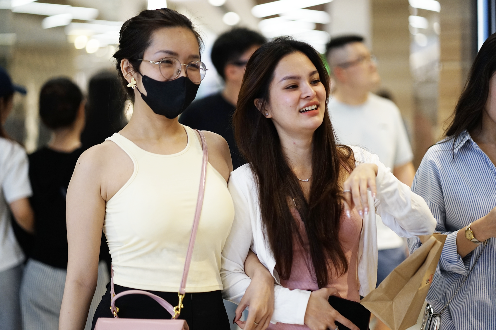 Choáng váng trước biển người đặc kịt tại TTTM ngày 1/1, muốn ăn uống phải đợi chờ gần cả tiếng- Ảnh 6.