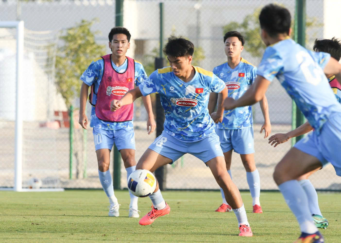 U.23 Việt Nam tập mở màn năm 2026 căng như đấu thật: Vẫn chưa biết ai bị loại, có thể là…- Ảnh 11.