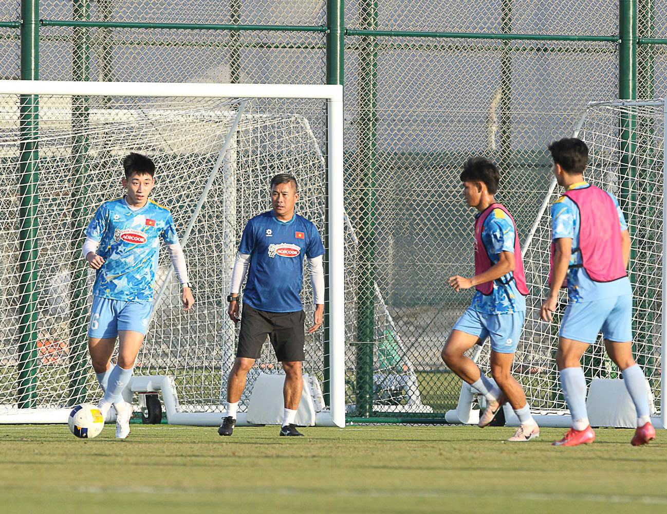 U.23 Việt Nam tập mở màn năm 2026 căng như đấu thật: Vẫn chưa biết ai bị loại, có thể là…- Ảnh 12.