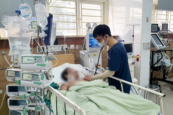 Bệnh viện từng tiếp nhận, điều trị cho nhiều ca ngộ độc rượu chứa methanol