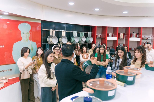 Gần 30 KOL “mục sở thị” nhà máy gia dụng Elmich, khám phá dây chuyền hiện đại hàng đầu Đông Nam Á- Ảnh 5.