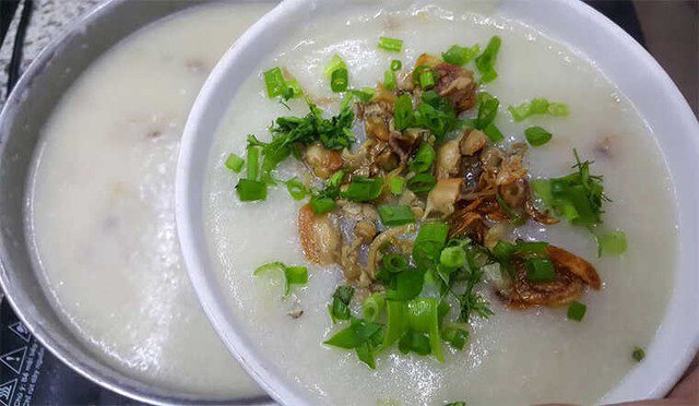 Top món cháo nên ăn trong mùa đông để giữ ấm cơ thể 4 Bình dân, rẻ tiền và đơn giản mà nhiều người thích là cháo trai.