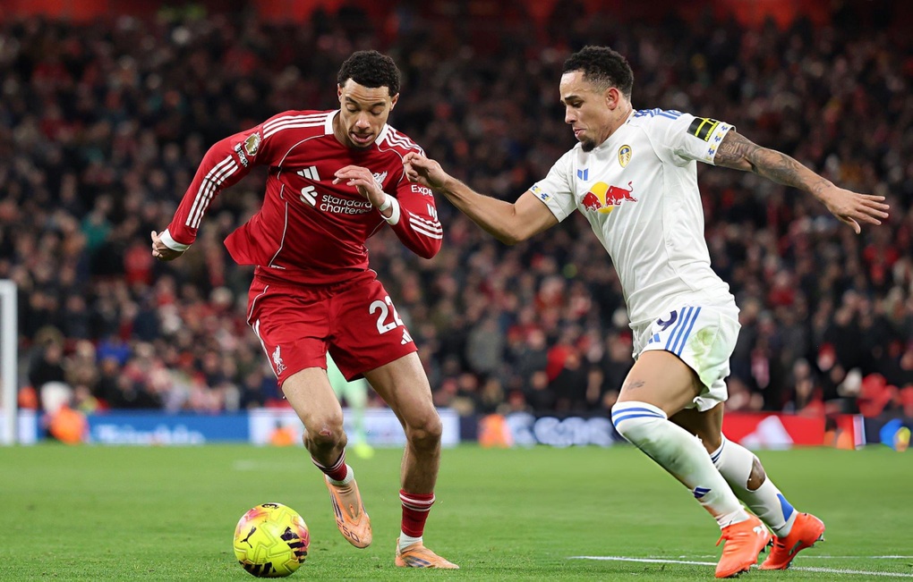 Liverpool bỏ lỡ cơ hội bứt phá trước Chelsea, Man Utd - 2