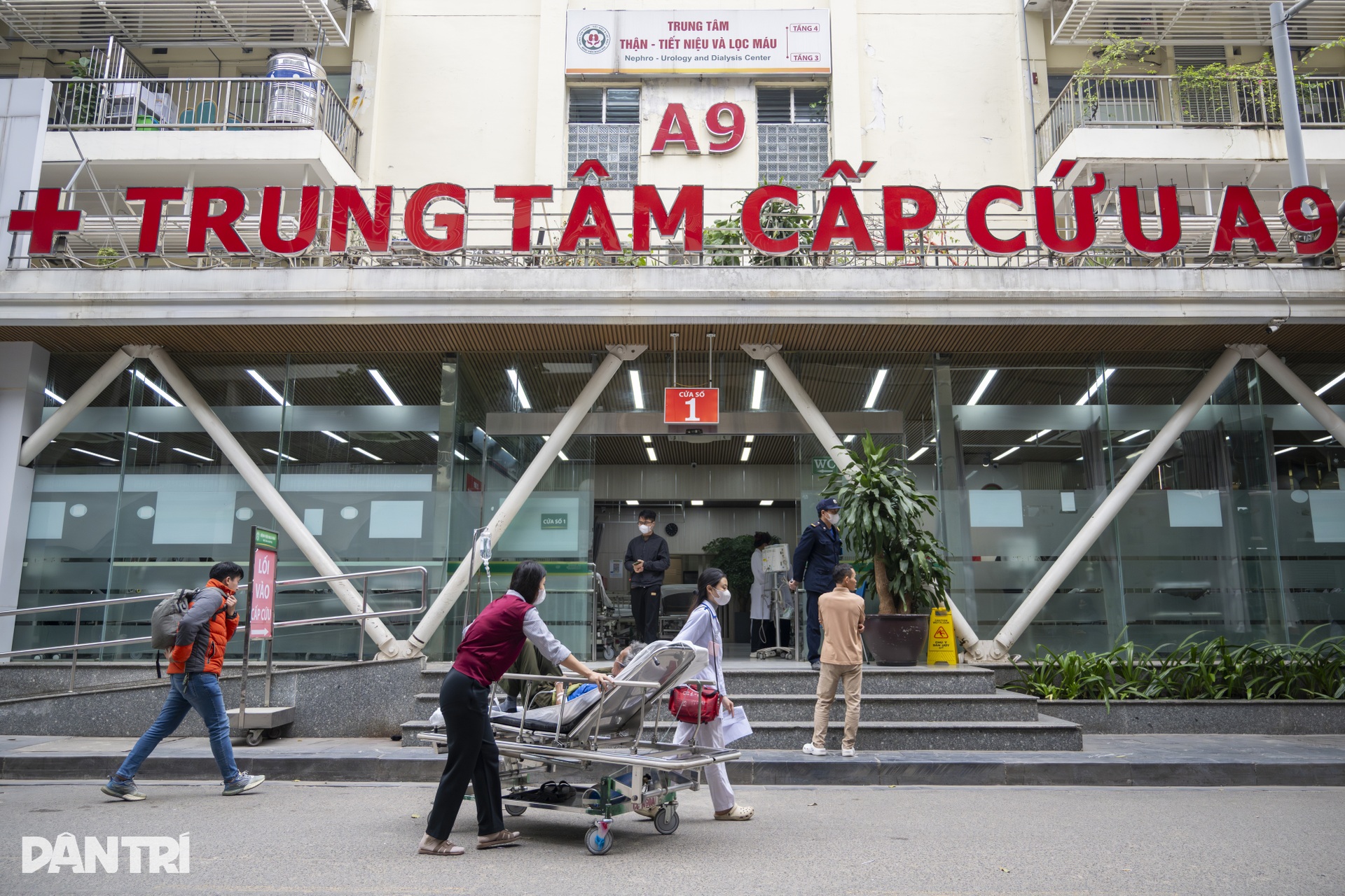 “Cân não” với từng nhịp tim tại nơi giữ trăm sinh mệnh xuyên Tết - 2 “Cân não” với từng nhịp tim tại nơi giữ trăm sinh mệnh xuyên Tết - 2