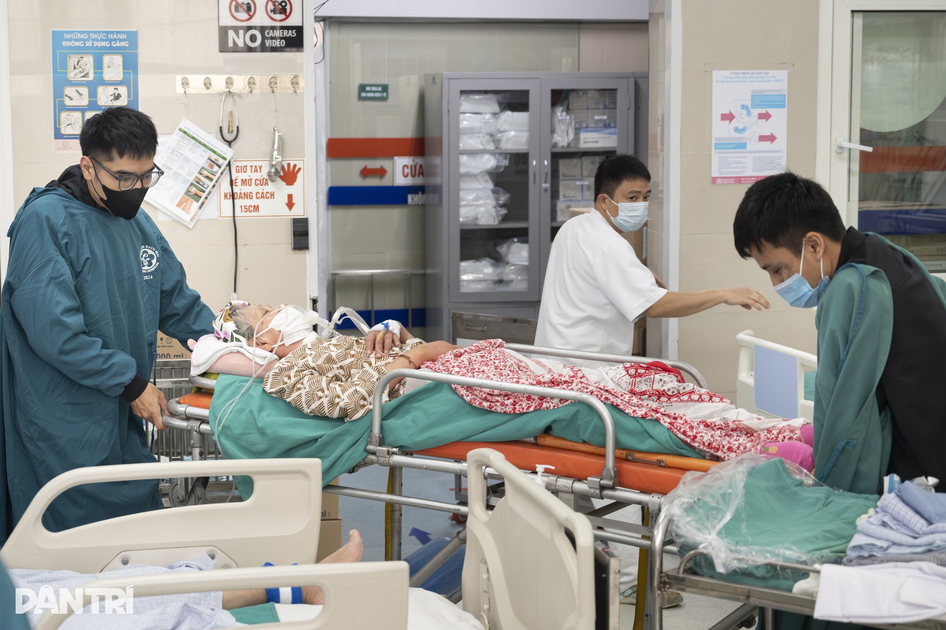 “Cân não” với từng nhịp tim tại nơi giữ trăm sinh mệnh xuyên Tết - 17 “Cân não” với từng nhịp tim tại nơi giữ trăm sinh mệnh xuyên Tết - 17