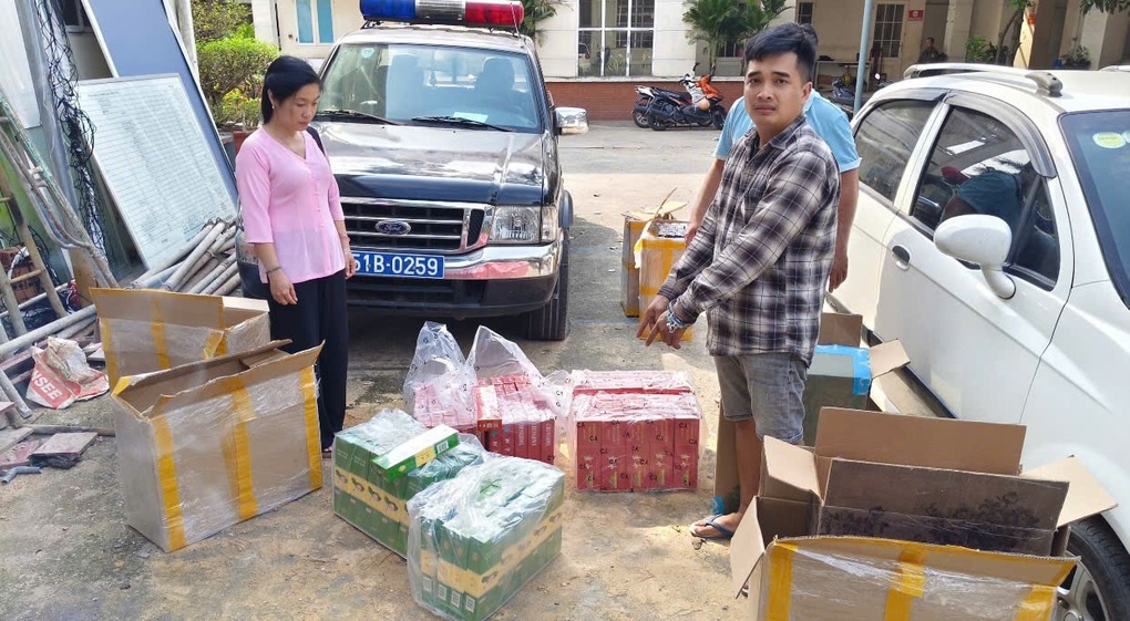 Công an TPHCM triệt phá hàng loạt đường dây buôn pháo, thuốc lá lậu - 2