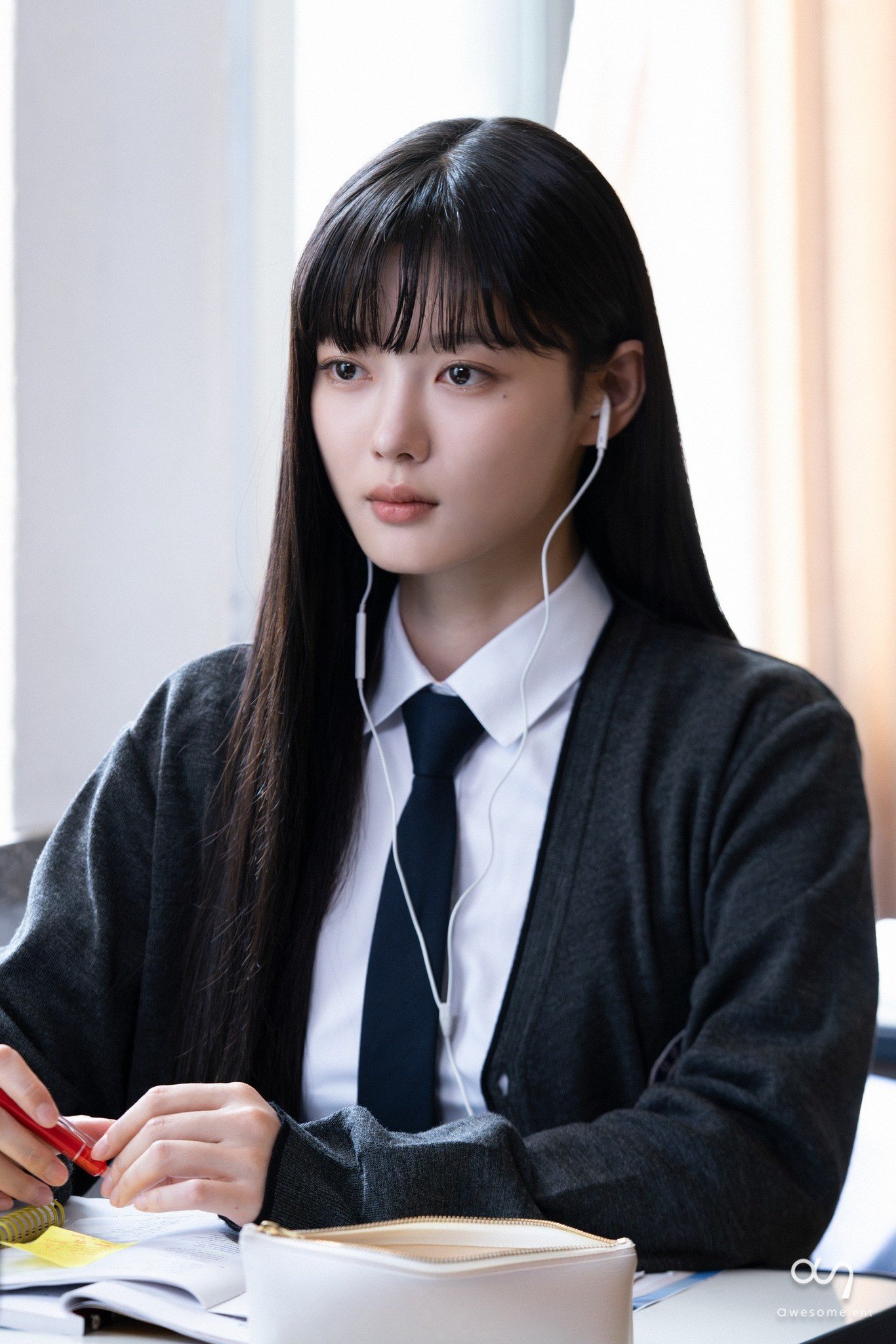 Suzy, Kim Yoo Jung hay Park Min Young - ai là nữ chính sành điệu nhất phim Hàn 2025? 8 Suzy, Kim Yoo Jung hay Park Min Young - ai là nữ chính sành điệu nhất phim Hàn 2025? - 7