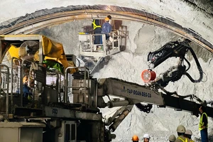 Xuyên dãy Bình Đê, đưa cao tốc Quảng Ngãi-Hoài Nhơn về đích