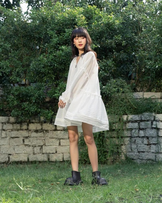 Váy babydoll trắng, ‘khoảng lặng’ ngọt ngào cho những nàng thơ yêu sự tối giản- Ảnh 6.