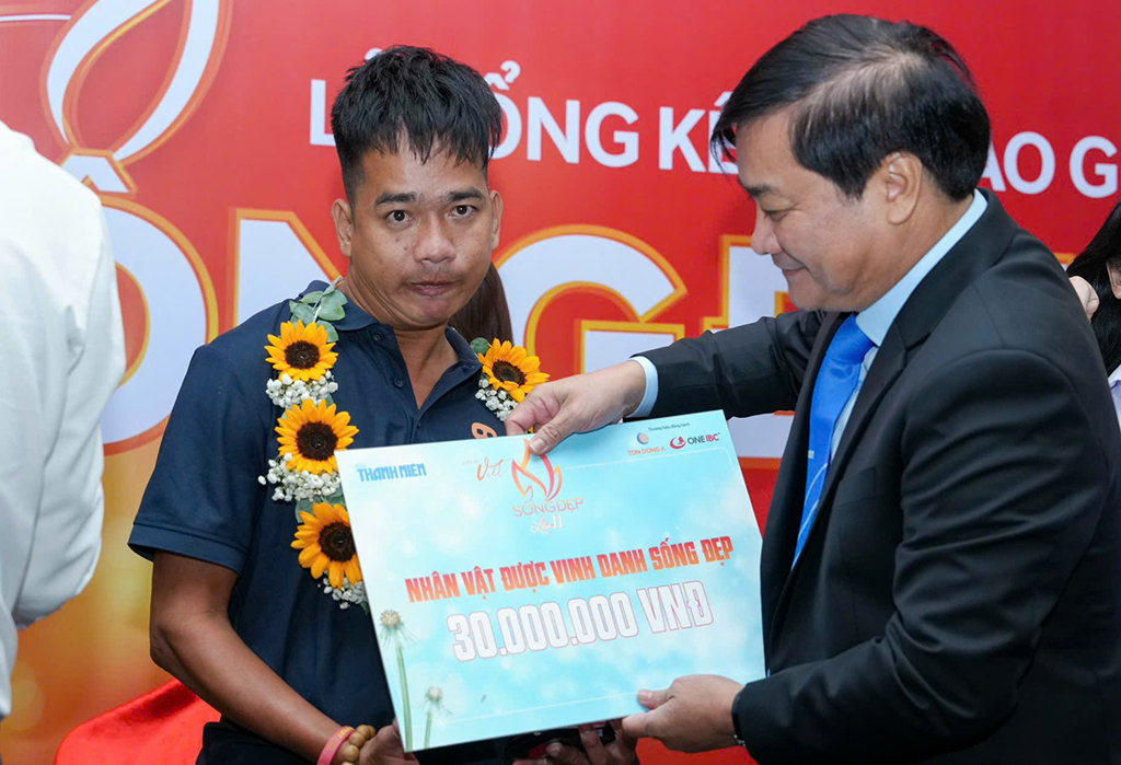 Lửa Sống đẹp bao năm vẫn nồng đượm 4 Lửa Sống đẹp bao năm vẫn nồng đượm - Ảnh 4.