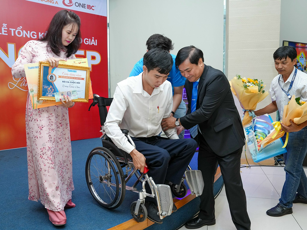 Lửa Sống đẹp bao năm vẫn nồng đượm 9 Lửa Sống đẹp bao năm vẫn nồng đượm - Ảnh 9.