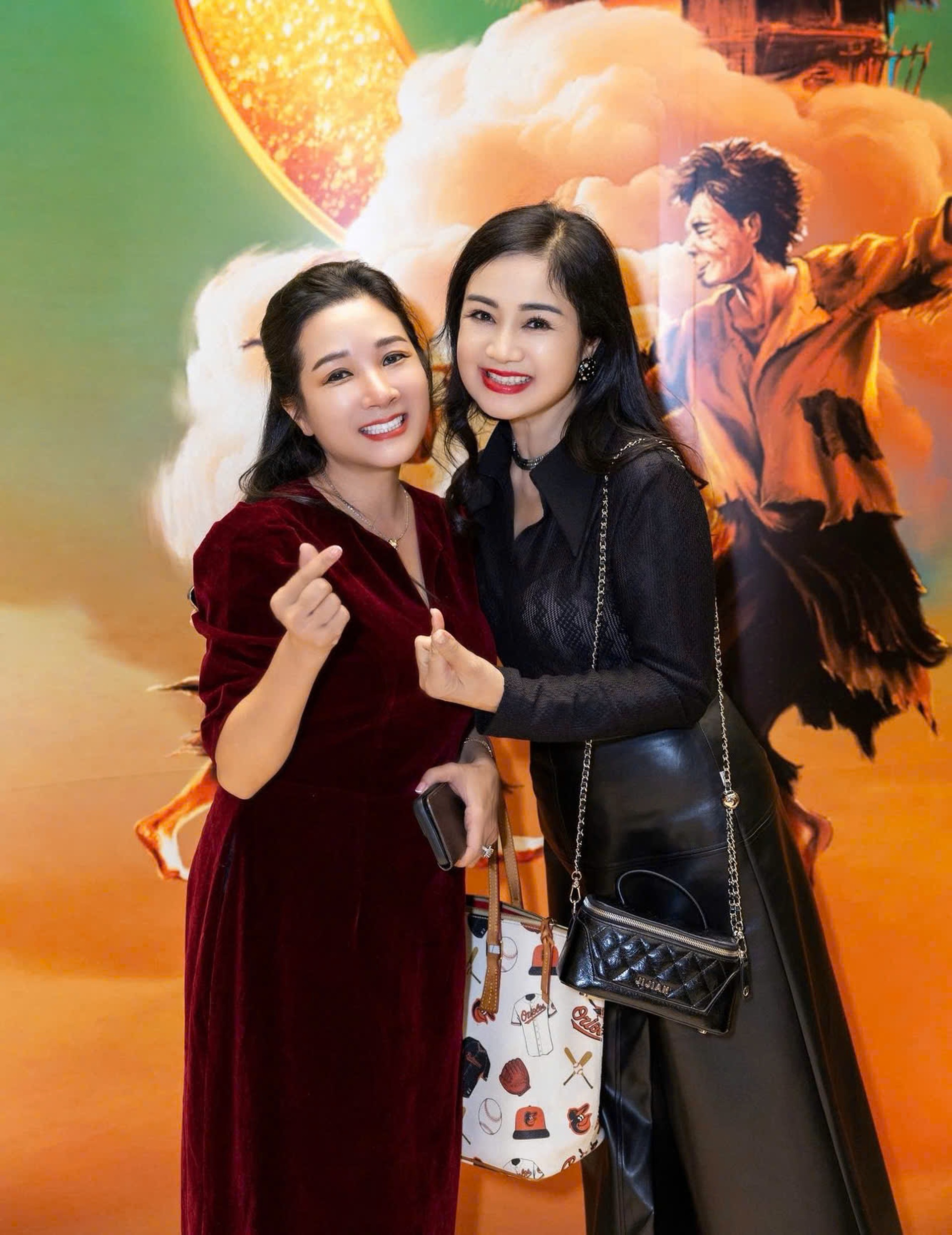 NSND Thu Hà khoe con trai cao như người mẫu, kể về cuộc sống tuổi U60 - 11