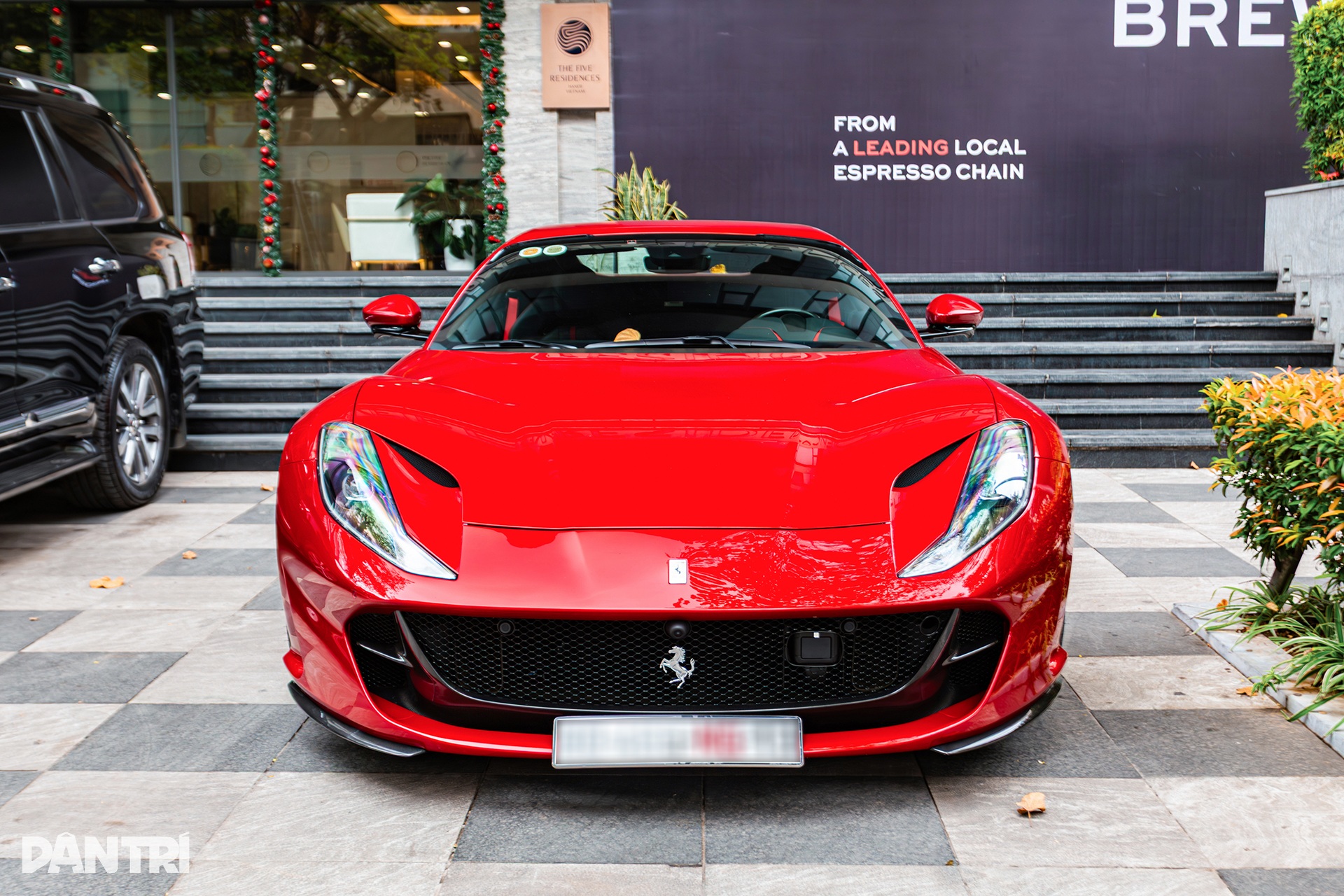 Siêu xe Ferrari 812 mui trần rao bán giá 25 tỷ, màu sơn bằng tiền mua VF 5 - 5