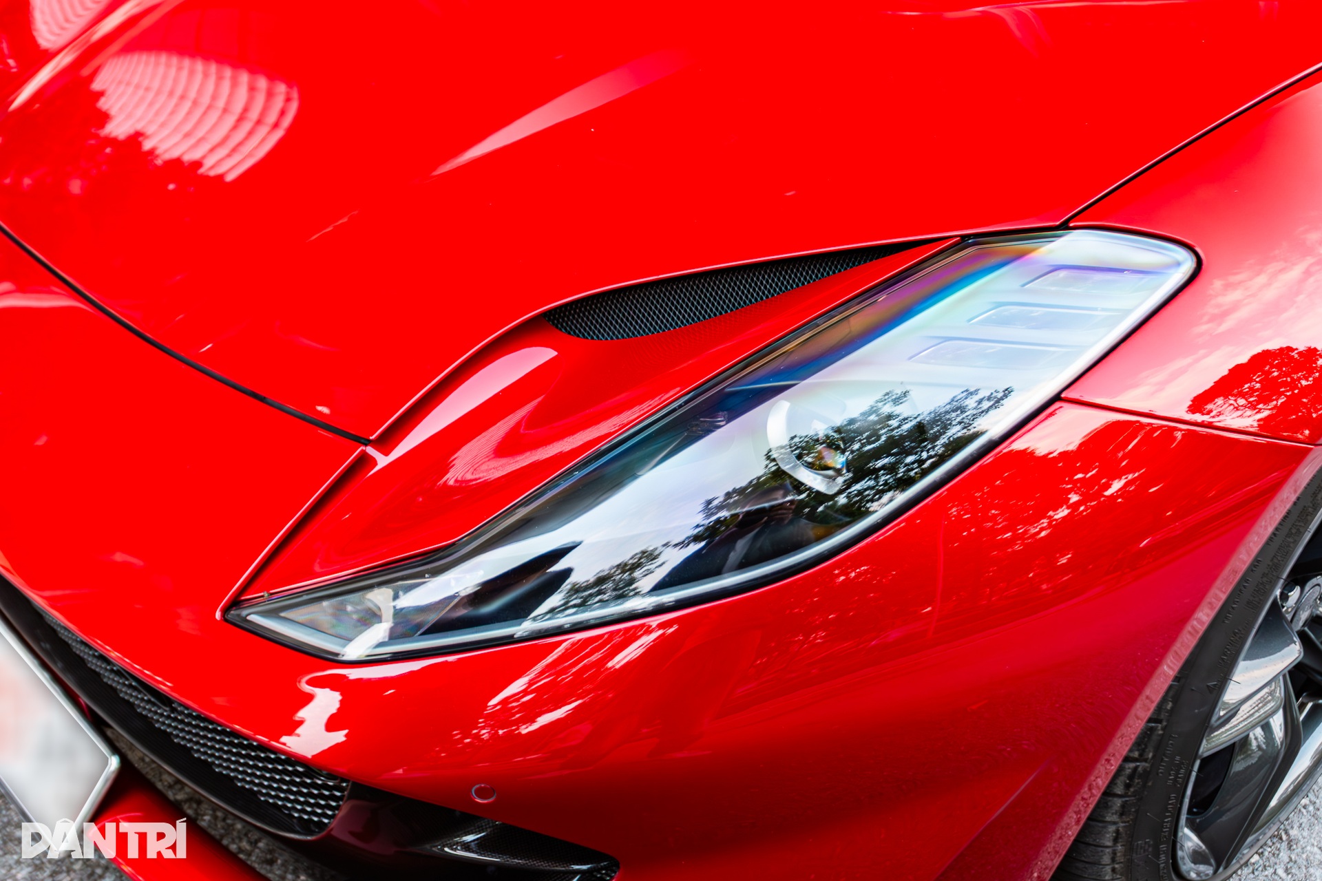 Siêu xe Ferrari 812 mui trần rao bán giá 25 tỷ, màu sơn bằng tiền mua VF 5 - 6