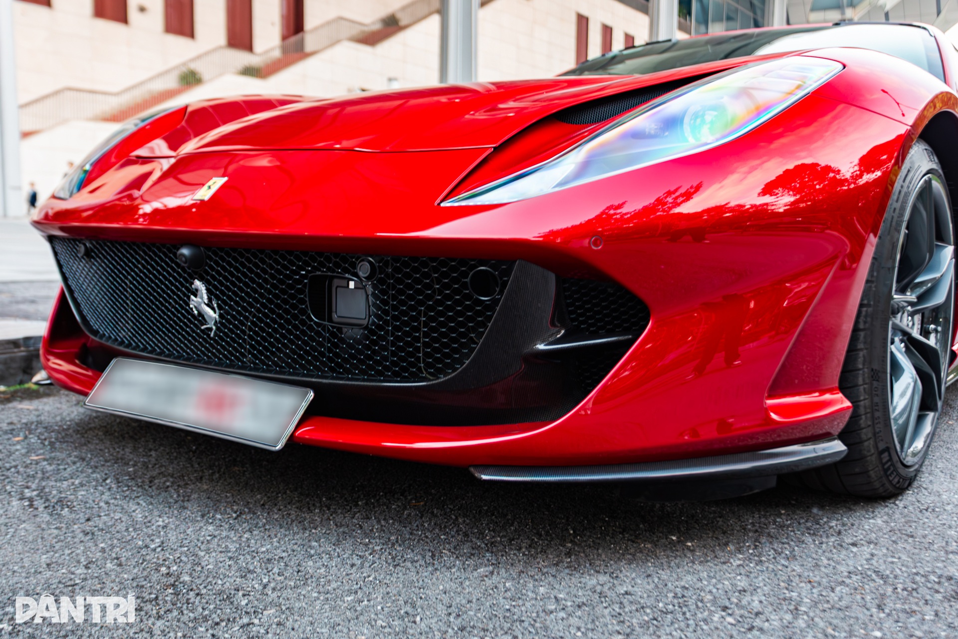 Siêu xe Ferrari 812 mui trần rao bán giá 25 tỷ, màu sơn bằng tiền mua VF 5 - 17