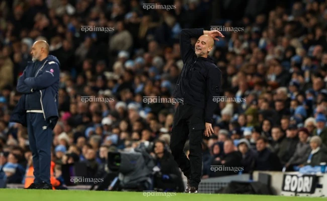 Ông thầy của Man City thất vọng với trận hòa của học trò. Ảnh: EPA. man-city-tu-ban-vao-chan-pep-guardiola-chi-ra-toi-do (1).jpg