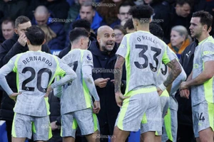 Man City tự bắn vào chân, Pep Guardiola chỉ ra 'tội đồ'
