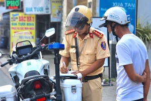 Ngày đầu nghỉ Tết Dương lịch, nhiều tài xế vi phạm nồng độ cồn kịch khung