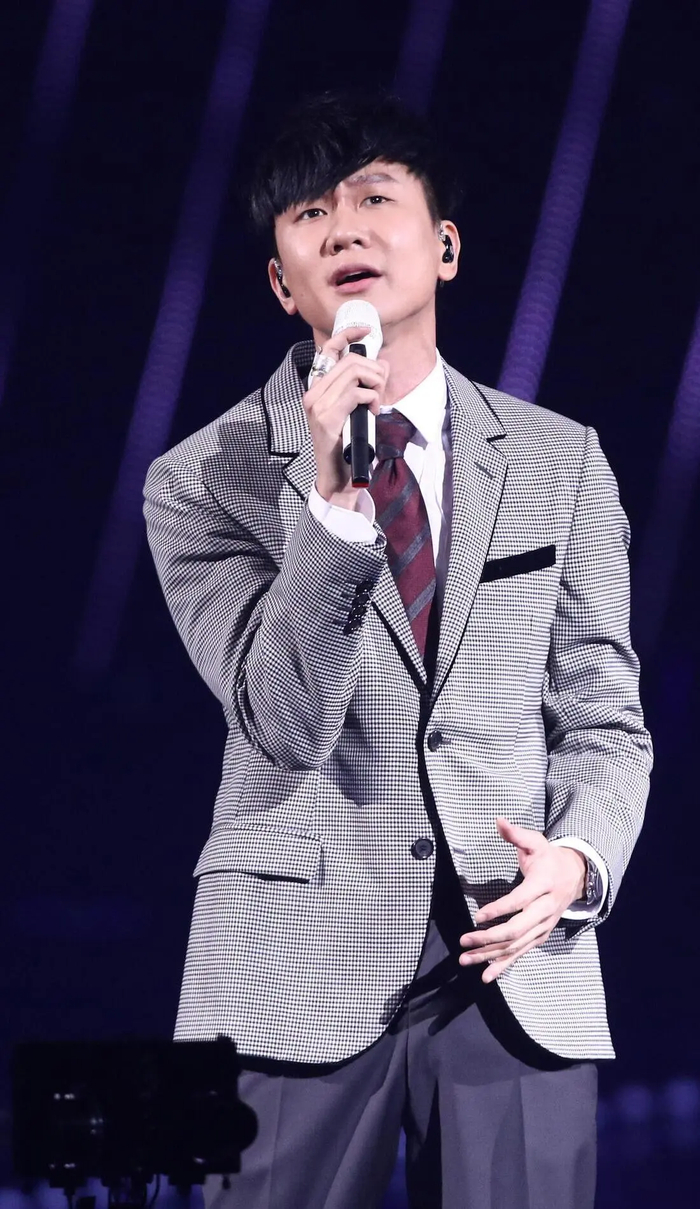 Đầu năm “căng đét”: Nam ca sĩ J. bị thoát fan, FC yêu cầu xin lỗi công khai- Ảnh 7.