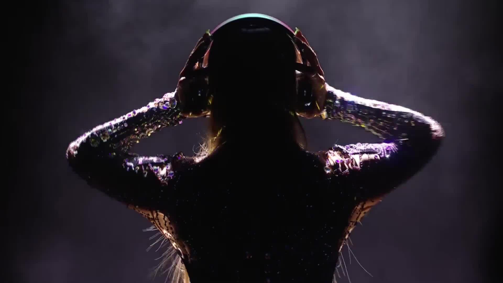 Jennifer Lopez biểu diễn ở AMAs 2025