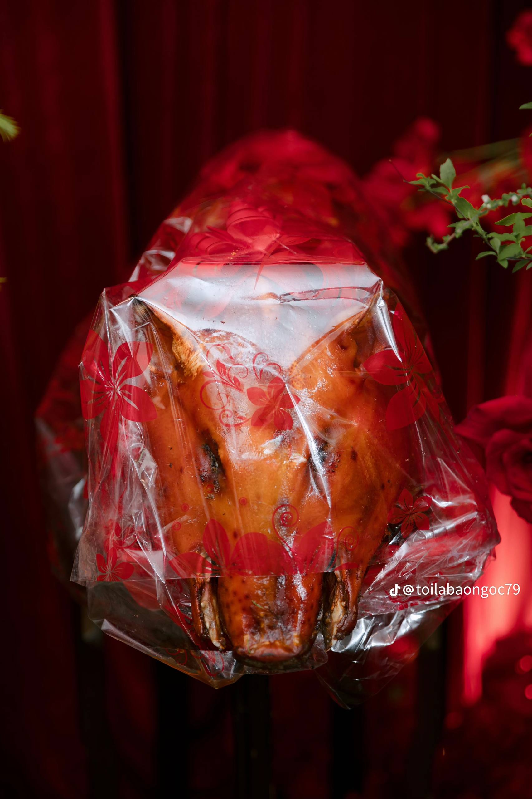 Đám hỏi dâu Việt - rể Mông Cổ hot nhất MXH lúc này, nhà trai gây chú ý với tháp bánh lạ trên bàn lễ- Ảnh 5.