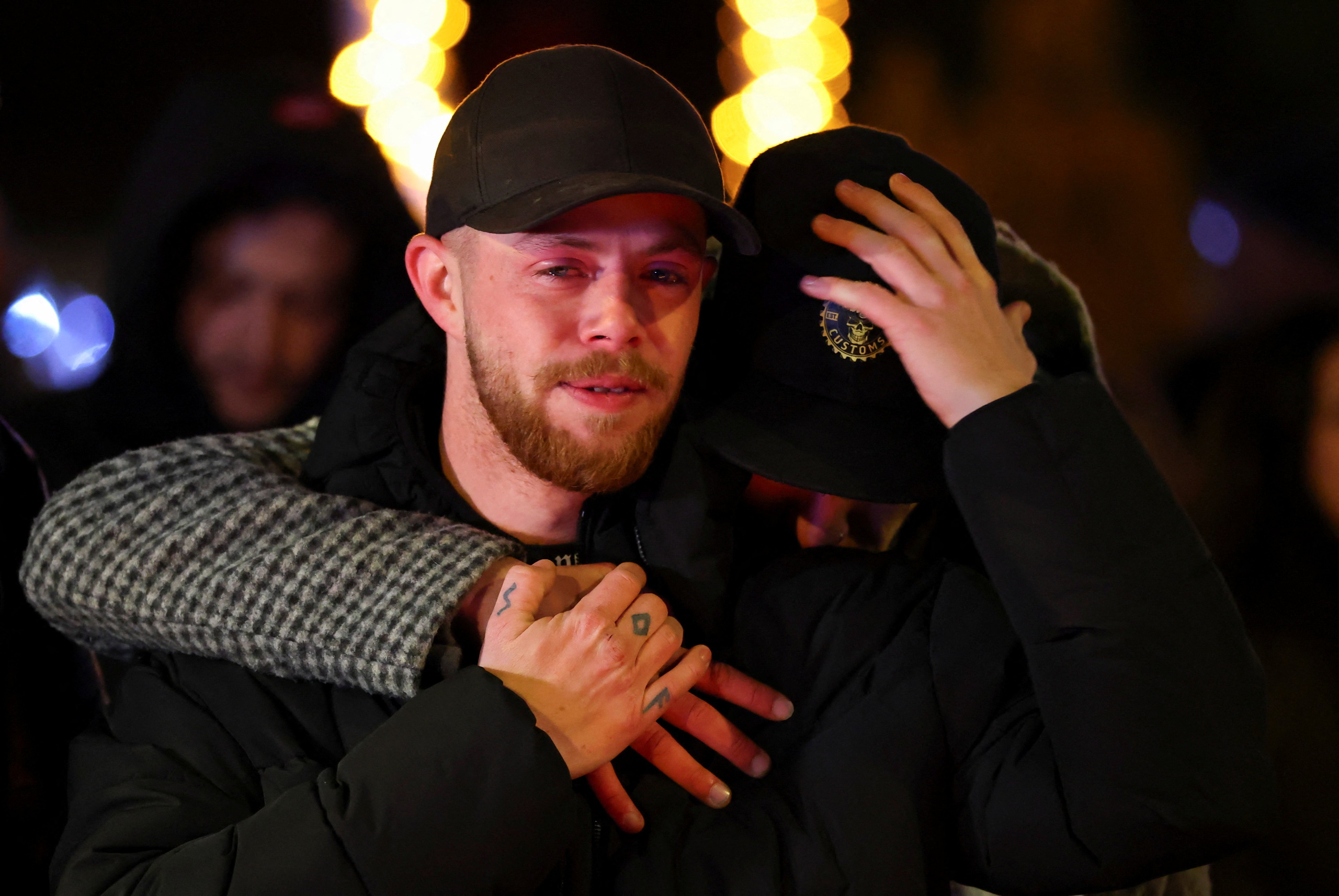 Thụy Sĩ tuyên bố quốc tang 5 ngày sau vụ cháy quán bar làm 40 người chết - Ảnh 6.