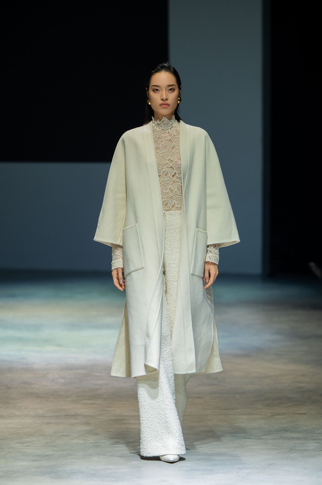 Màu trắng 'cloud dancer' lên ngôi: Mặc gì để an yên trong năm 2026?- Ảnh 10.