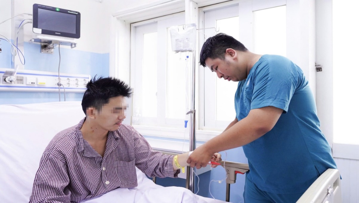 TPHCM ngày 2-1: người đàn ông ngừng tim khi đang chơi cầu lông; công an bắt một YouTuber  - Ảnh 4.