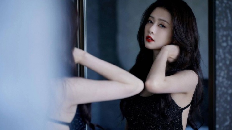 Bạch Lộc và Điền Hi Vi định hình chuẩn đẹp mới của màn ảnh Hoa ngữ 3 Từ hot girl mạng từng gây tranh cãi về ngoại hình, Bạch Lộc dần dần khẳng định sức hút và thăng hạng nhan sắc trong làng giải trí Trung Quốc.