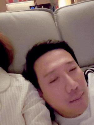 Hari Won không thể tin khi phát hiện Trấn Thành lại làm việc này lúc đang ngủ say- Ảnh 3.