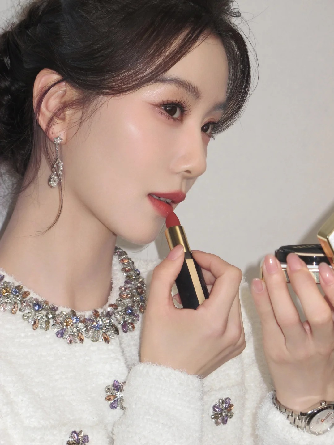 3 màu son khai vận 2026: Tô lên là sang, cười lên là lộc- Ảnh 3.