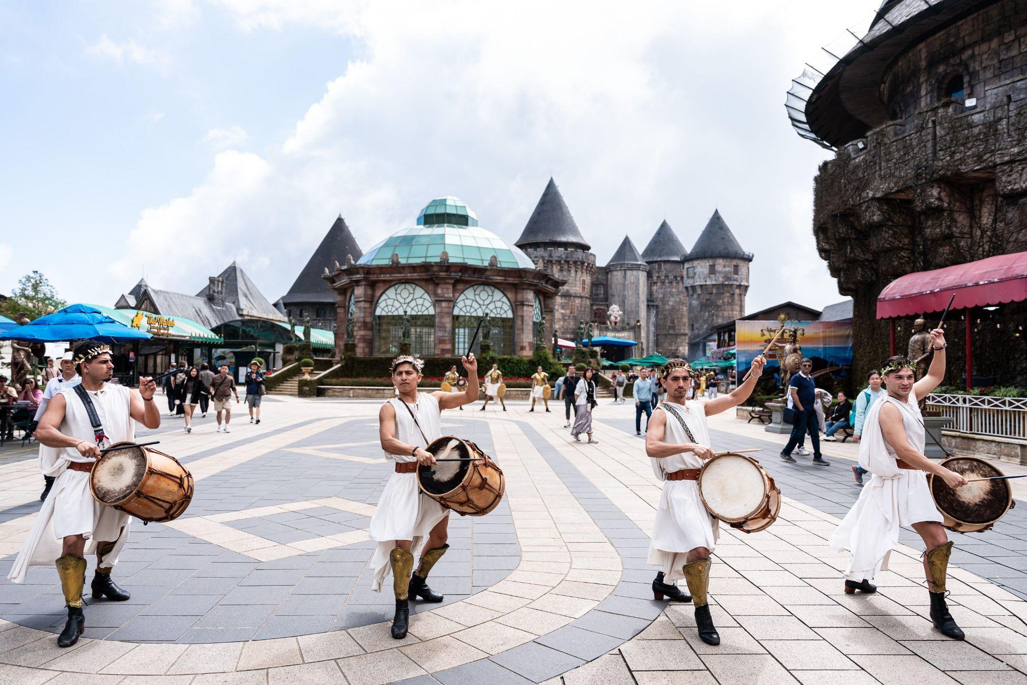 Sun World Ba Na Hills náo nhiệt du khách những ngày đầu năm 2026- Ảnh 3.