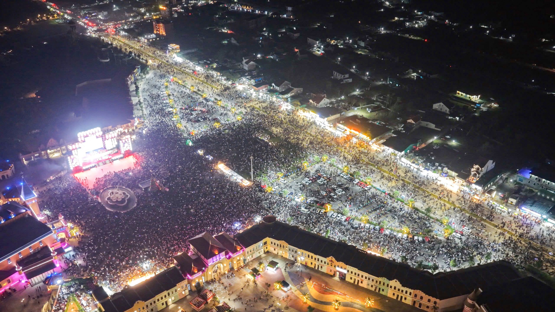 Chuỗi điểm đến trong hệ sinh thái Vingroup đón hơn 1,5 triệu lượt khách đêm giao thừa - 2
