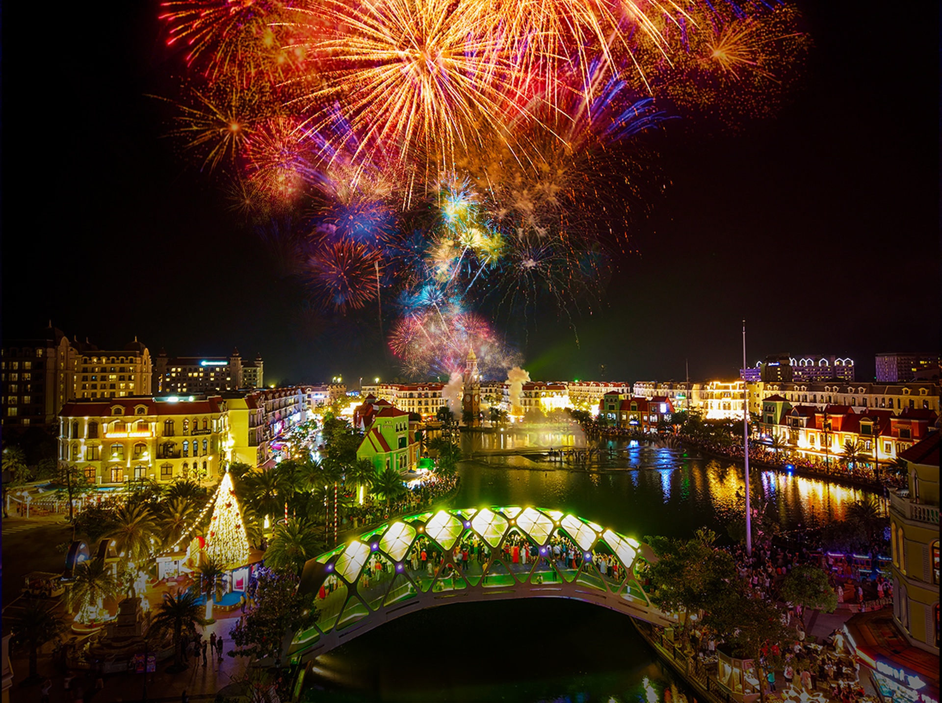 Chuỗi điểm đến trong hệ sinh thái Vingroup đón hơn 1,5 triệu lượt khách đêm giao thừa - 11