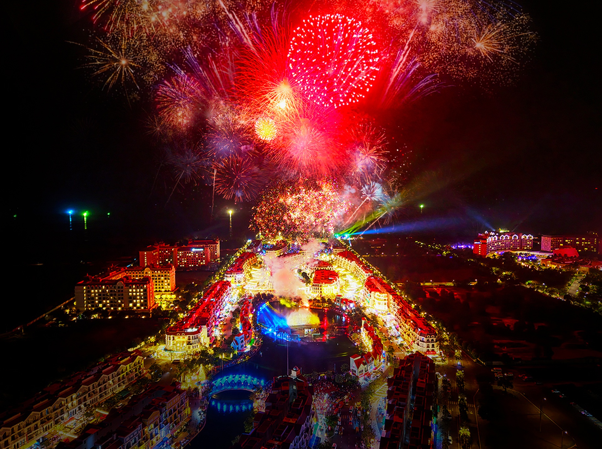 Chuỗi điểm đến trong hệ sinh thái Vingroup đón hơn 1,5 triệu lượt khách đêm giao thừa - 16