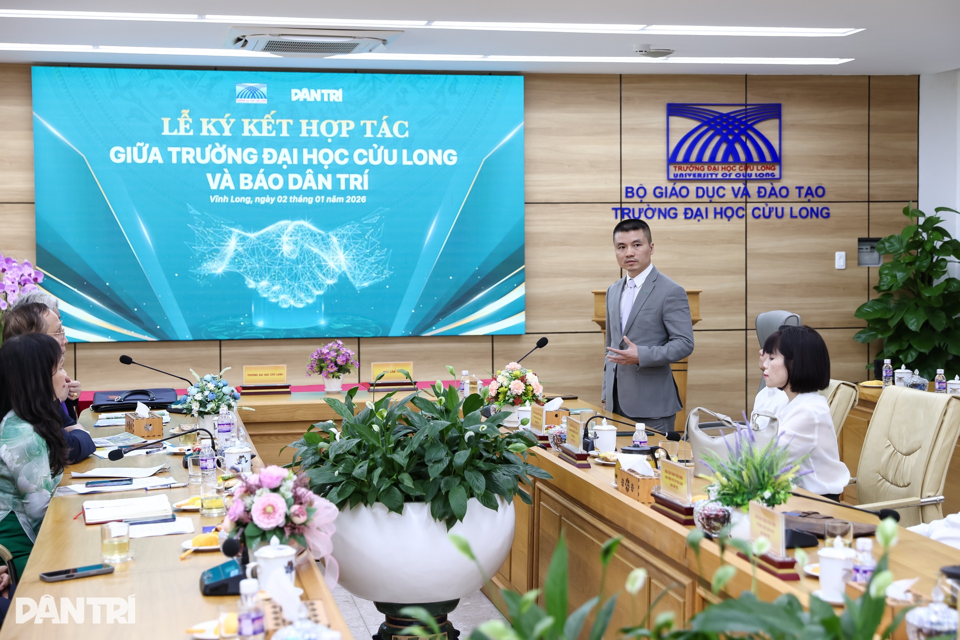 Toàn cảnh buổi ký kết hợp tác giữa báo Dân trí và Trường Đại học Cửu Long - 5