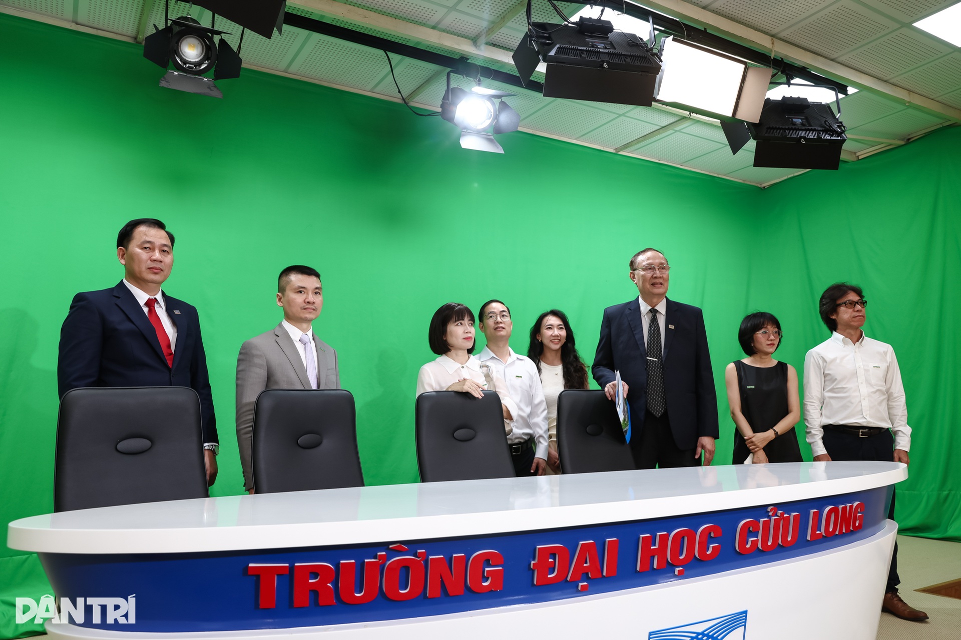 Toàn cảnh buổi ký kết hợp tác giữa báo Dân trí và Trường Đại học Cửu Long - 10