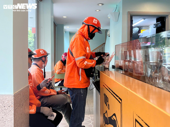 Làm việc xuyên Tết Dương lịch để có thêm thu nhập, bớt lo chi tiêu- Ảnh 2.