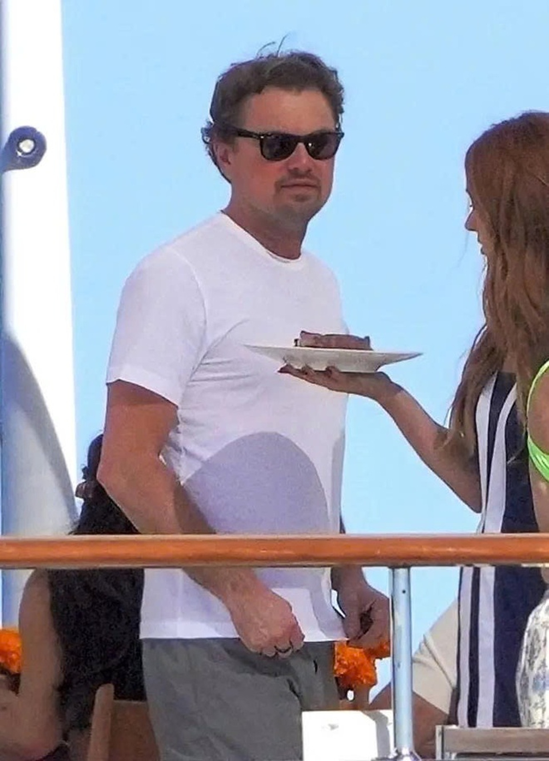 Tỷ phú Jeff Bezos, Leonardo DiCaprio đón năm mới ở điểm nghỉ dưỡng đắt giá - 10