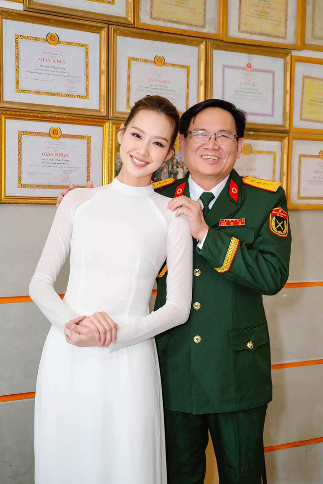 Bố của Bảo Ngọc là bác sĩ quân y.