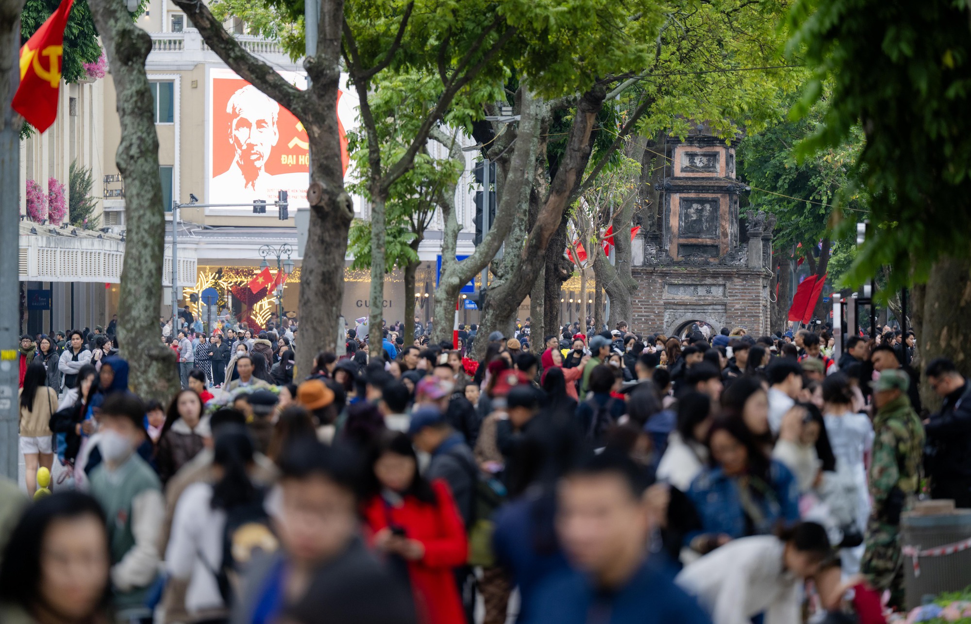 Một dịch vụ ở Hồ Gươm hốt bạc dịp Tết dương lịch, ung dung Một dịch vụ ở Hồ Gươm hốt bạc dịp Tết dương lịch, ung dung