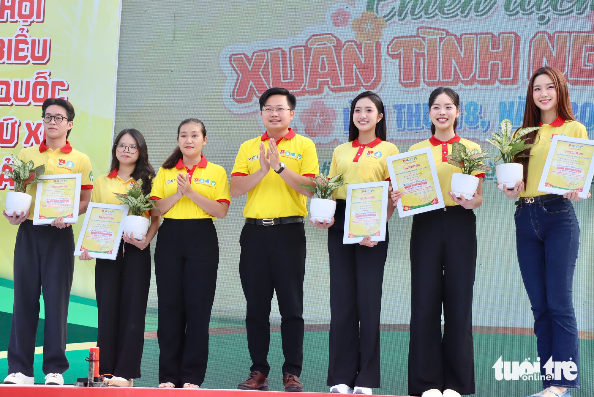 Chiến dịch Xuân tình nguyện 2026 chính thức ra quân, mang sắc Xuân đến mọi nhà 11 xuân tình nguyện - Ảnh 13.