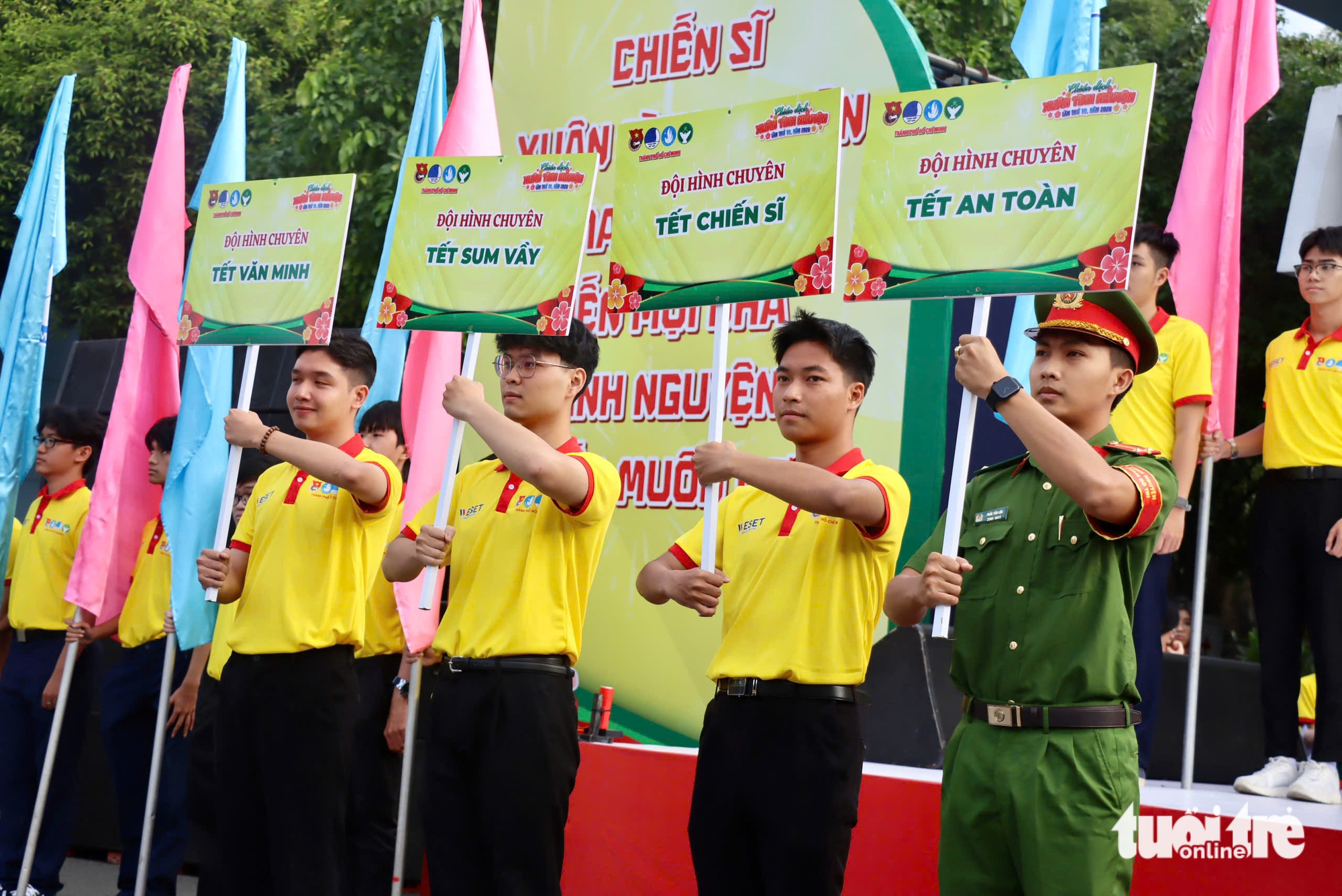 Chiến dịch Xuân tình nguyện 2026 chính thức ra quân, mang sắc Xuân đến mọi nhà 14 Chiến dịch Xuân tình nguyện 2026 chính thức ra quân, mang sắc Xuân đến mọi nhà - Ảnh 15.