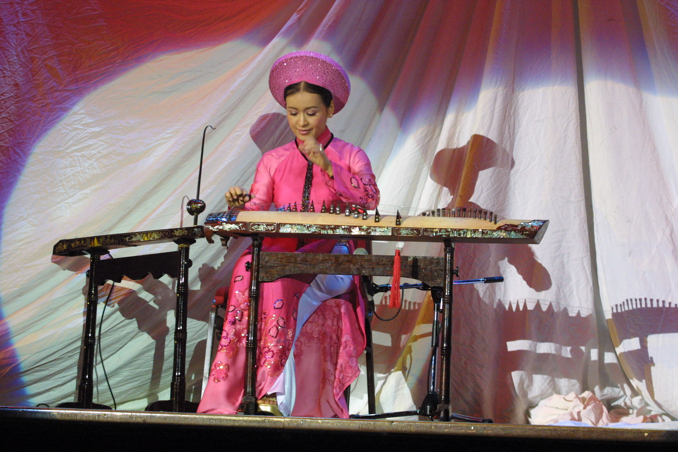 Duyên dáng Việt Nam - Từ ý tưởng thiện nguyện đến chương trình nghệ thuật quốc gia - Ảnh 6.