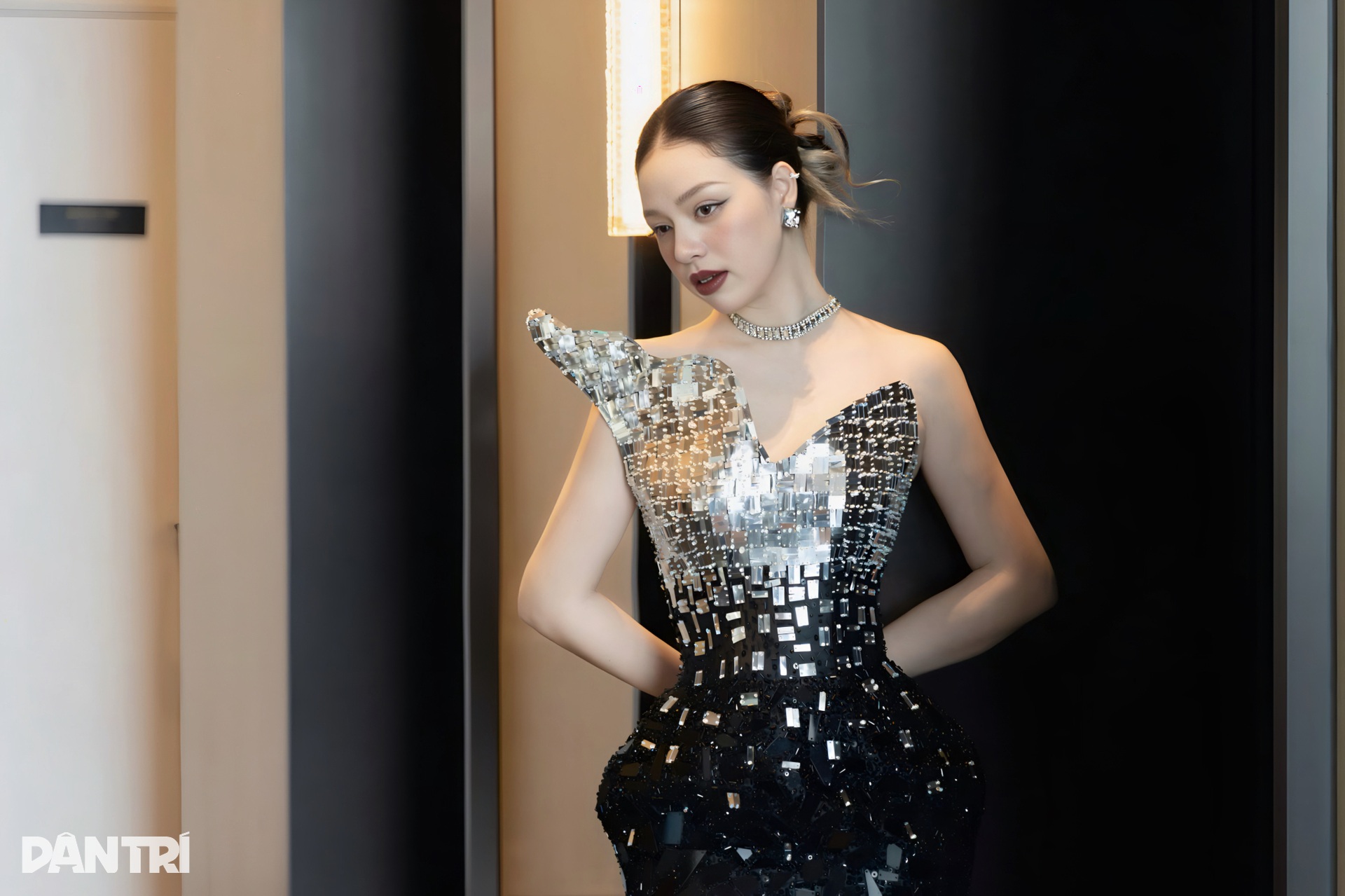 Người mẫu khoe sắc vóc gợi cảm, gợi ý mặc đẹp dự tiệc tối - 8 Người mẫu khoe sắc vóc gợi cảm, gợi ý mặc đẹp dự tiệc tối - 8
