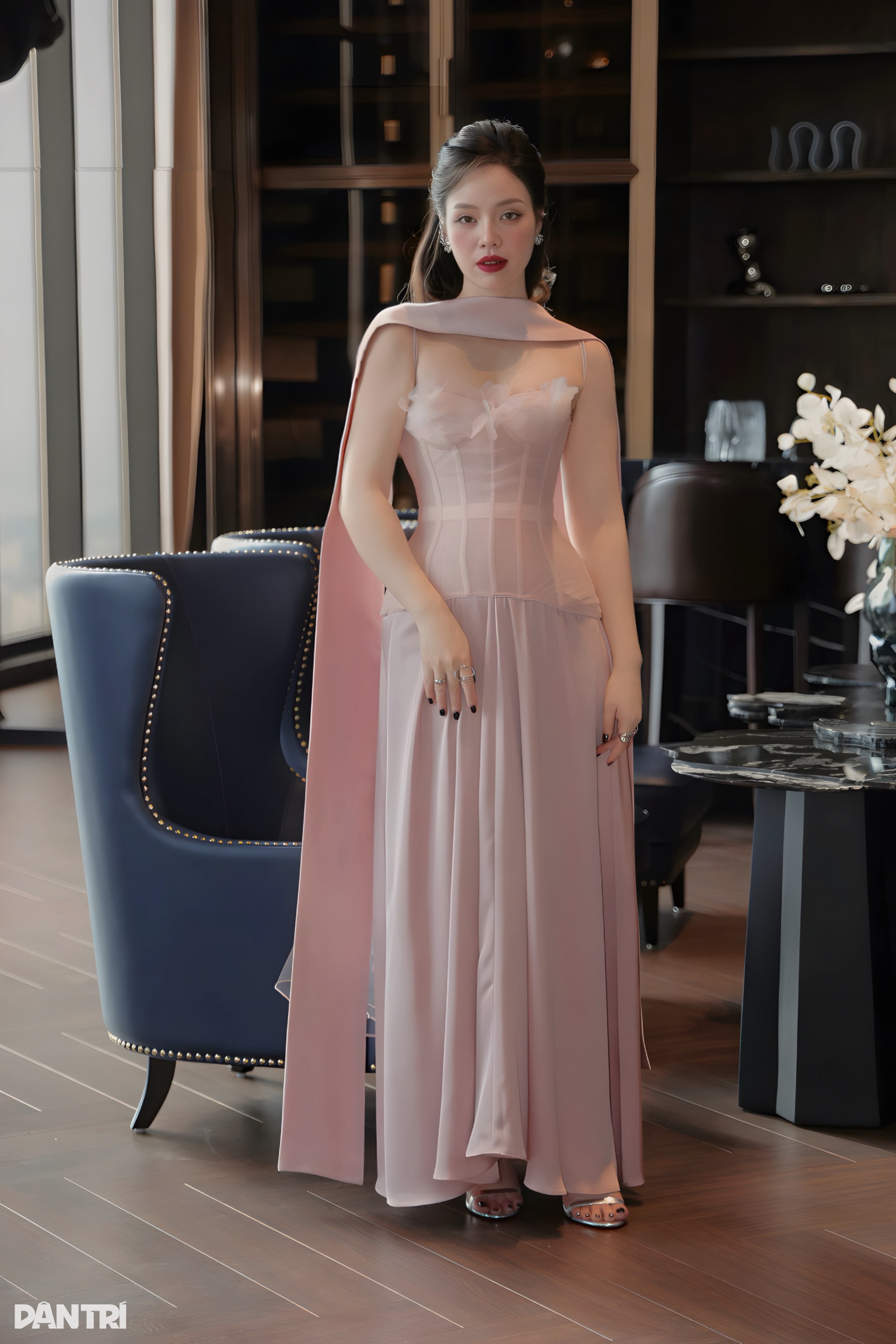 Người mẫu khoe sắc vóc gợi cảm, gợi ý mặc đẹp dự tiệc tối - 11 Người mẫu khoe sắc vóc gợi cảm, gợi ý mặc đẹp dự tiệc tối - 11